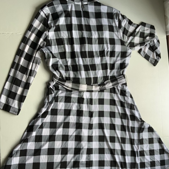 LESLIE FAY Black & White Gingham, Faux Wrap MIDI, A-Line Dress, 3/4 Sleeves - Picture 2 of 7